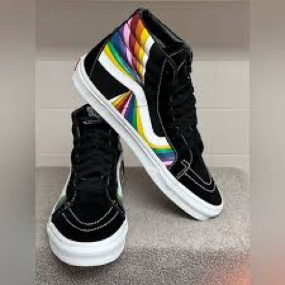 #48 ❤️ BNWT VANS DK8 Hi Rainbow black suede sneakers - Picture 2 of 11